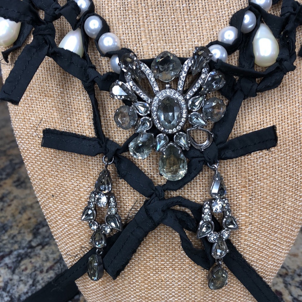 Lanvin Paris large Pearl Crystal ribbon necklace - Picture 2 of 16